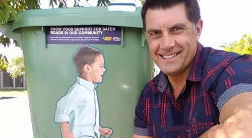 行車安全出奇招：垃圾桶上貼安全標(biāo)識(shí)，提醒司機(jī)‘不要超速’