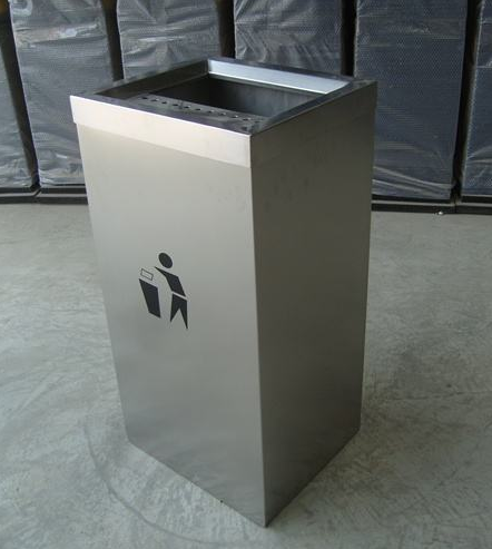 您知道輕軌上面為什么沒有垃圾桶嗎？