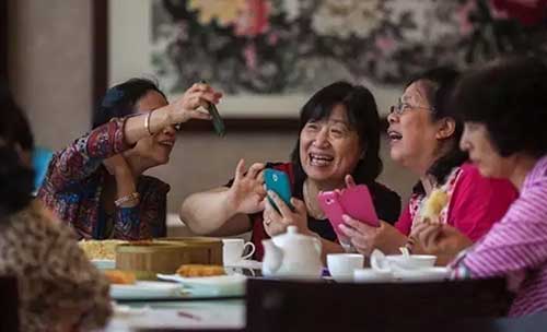 書(shū)報(bào)亭、早餐車(chē)，甚至垃圾桶都有二維碼“身份證”了。