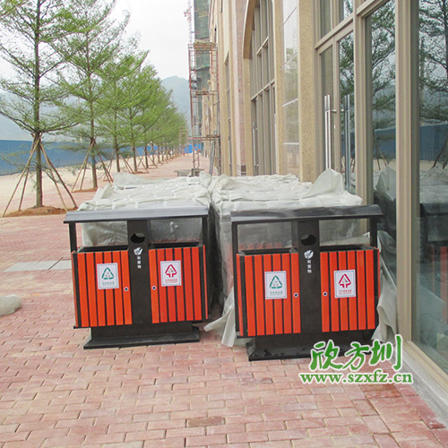 廣州清遠(yuǎn)地產(chǎn)物業(yè)公司，增添欣方圳鋼木垃圾桶
