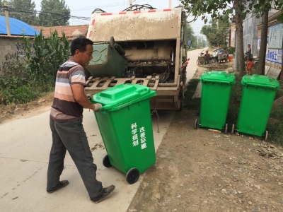發(fā)放垃圾桶、垃圾箱 助推農(nóng)村環(huán)境整治